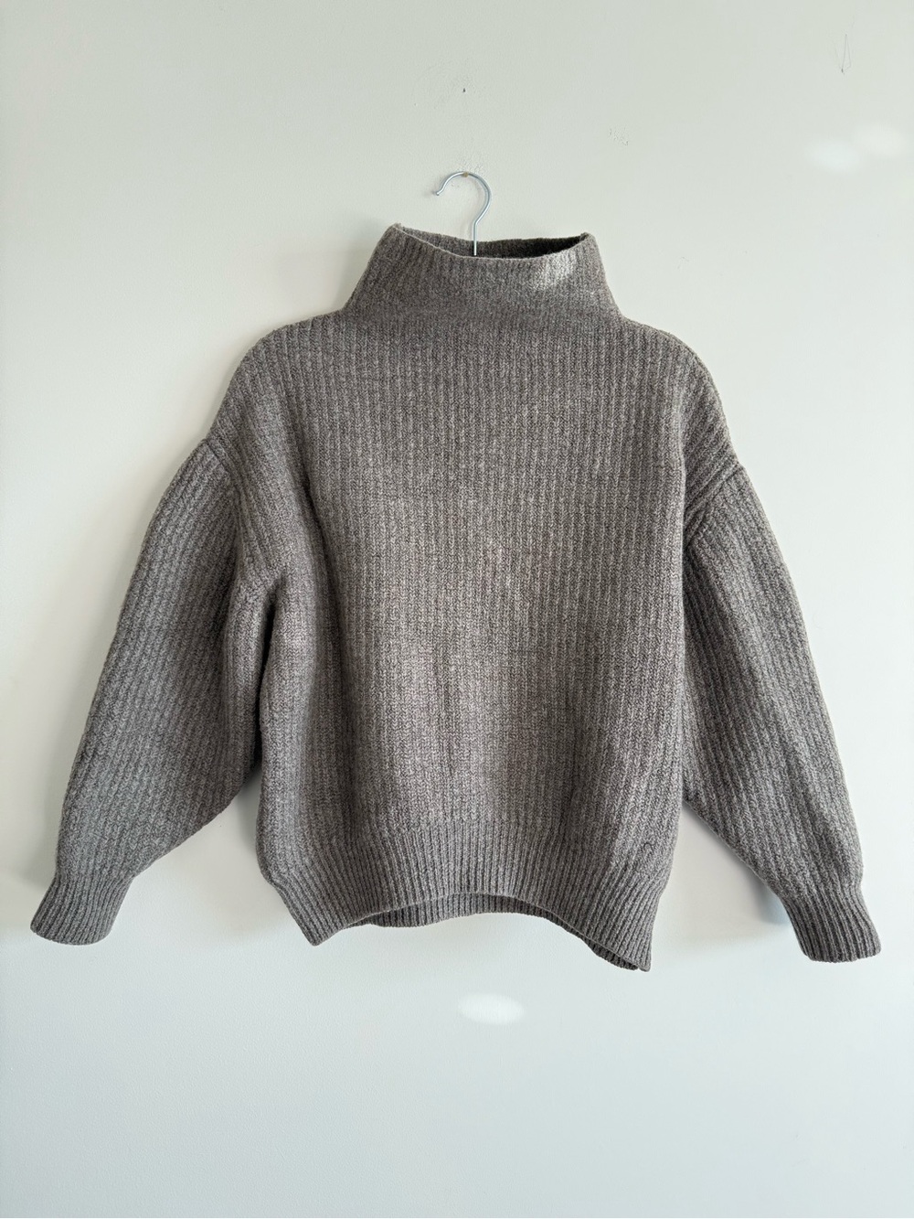 Wilfred Ribbed Drop Sleeve Turtleneck Sweater - Taupe Grey